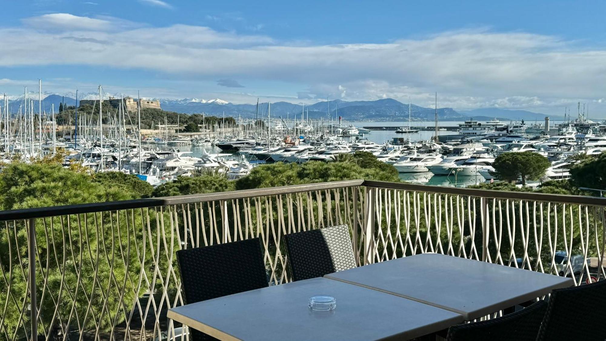 Appartement Penthouse Vue Avec Rooftop,jacuzzi,et Parking Prive